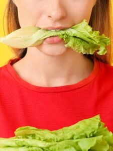 ​5 benefits of a vegetarian diet and 5 vitamins it’s lacking in