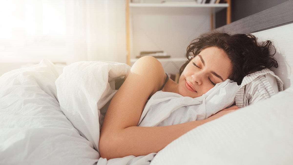 Sleep experts reveal what you should - and shouldn't - Health and ...