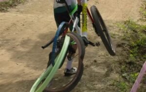 Watch: Rear wheel “explodes” during women’s MTB event at the Olympics