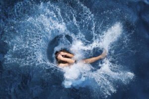 Teaching your kids to swim this summer? Steer clear of floaties.