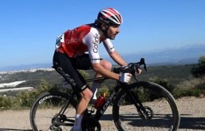 Guillaume Martin unhappy with his bike: Our bicycles weigh 7.7 kilograms