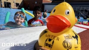 Hull's first outdoor swimming lesson in decades – BBC.com