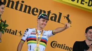 Remco Evenepoel’s wife details horrible experience after not being able to see podium celebration: “I was so scared, started crying and turned around because I couldn’t go any further”