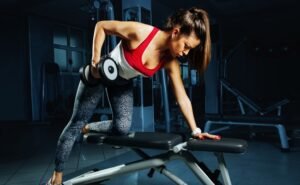 8 Ways Weightlifting Benefits Women