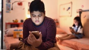 Excessive screen time causing dry eye disease in school children, new study finds