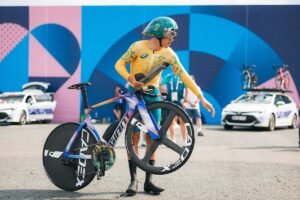 Luke Plapp crashes in Olympic Games time trial, taken to hospital for scans