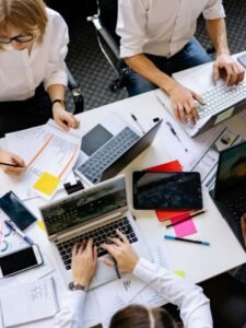 7 Effective Tips To Deal With Workplace Anxiety – HerZindagi